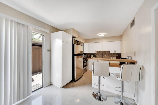 Foto del edificio - 3006 Brockbank Ct