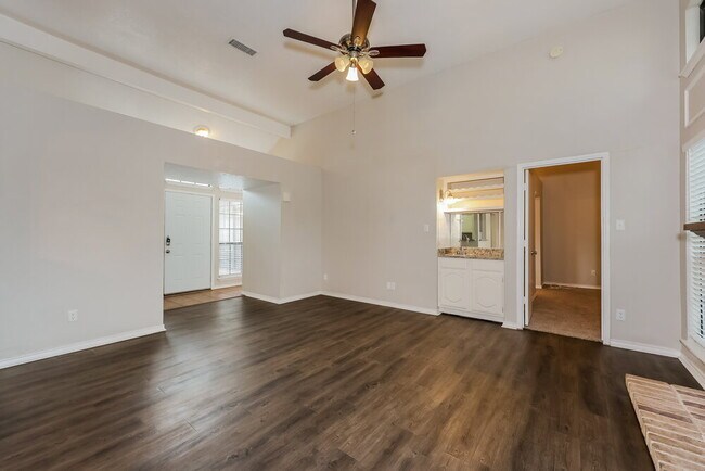 Foto del edificio - 2208 Gladstone Dr