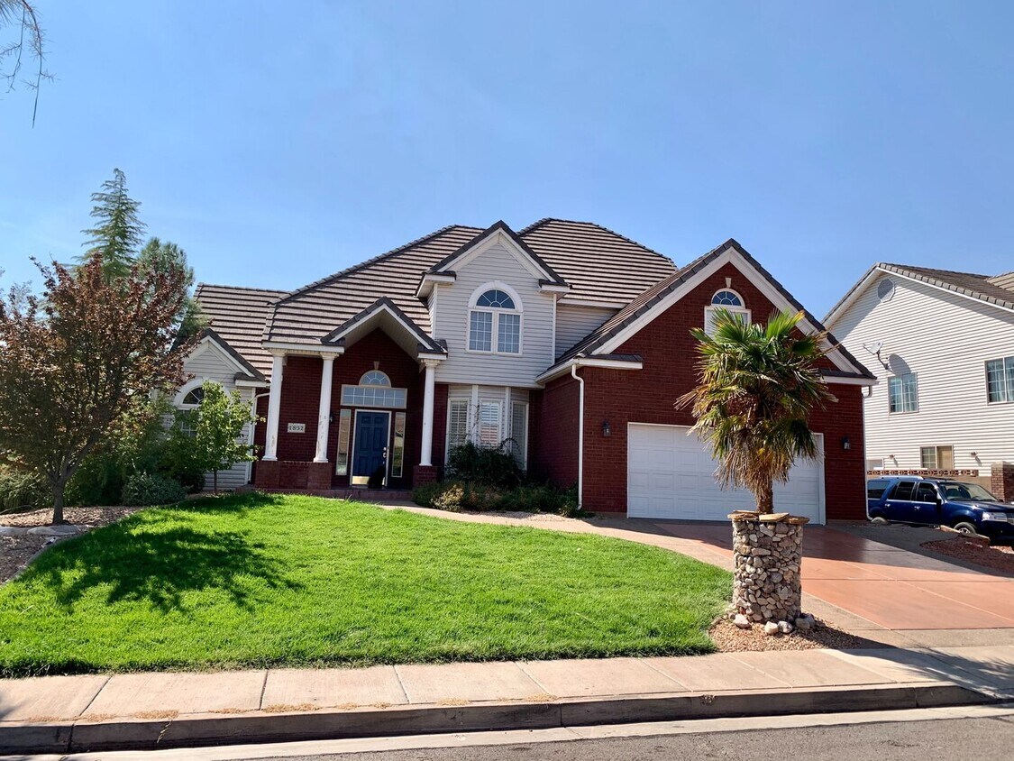 Primary Photo - Large Home with Fully Fenced Yard