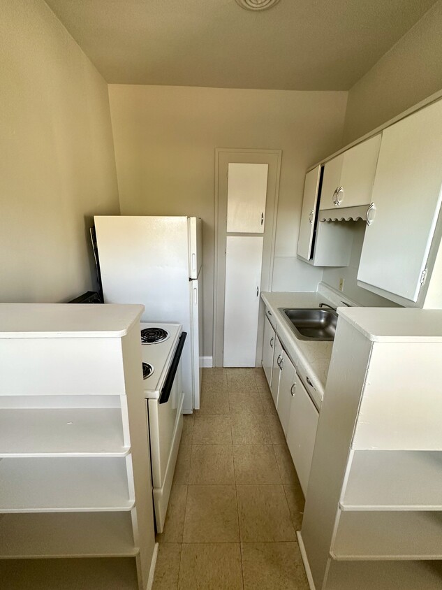 Kitchen with fridge, range & STORAGE! - 4901 Washington Blvd