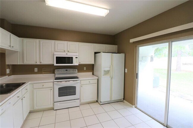 Foto del edificio - 2276 Lake Woodberry Cir