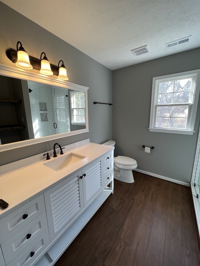 Building Photo - 618 McCauliff Dr