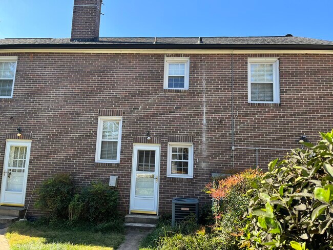 Building Photo - 1307 S Kings Dr