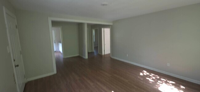 Building Photo - 1717 Sora St