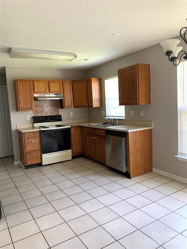 Foto del edificio - 4010 Woolcott Ave
