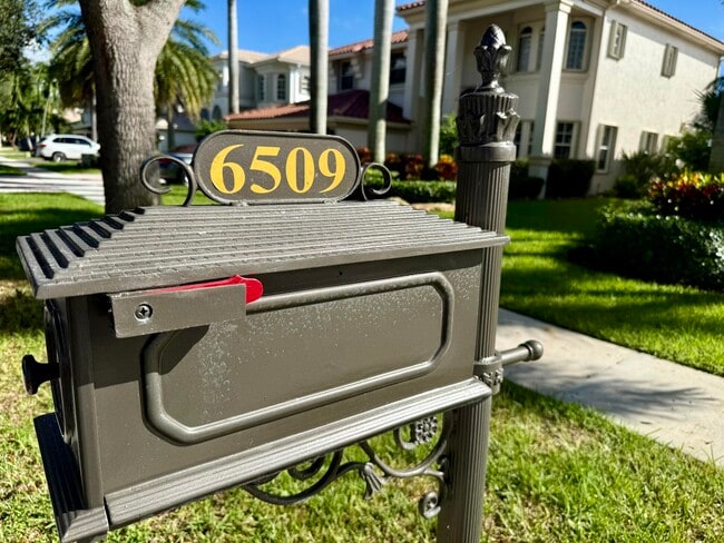 Foto del edificio - 6509 Stonehurst Cir