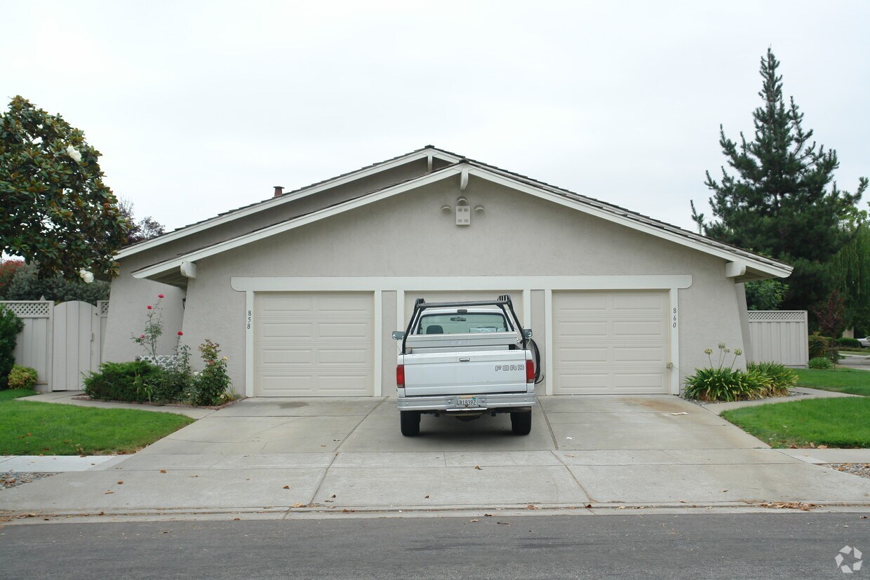 Building Photo - 860 Seabury Dr