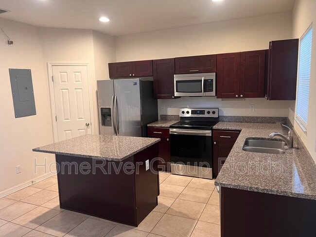 Building Photo - 9227 Bella Terraza Way