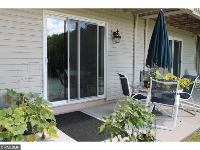 Foto del edificio - 17557 Pond Cir