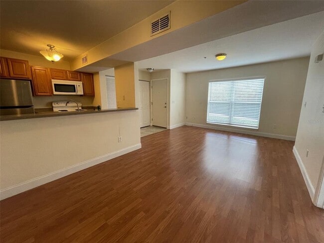 Building Photo - 455 Alt 19