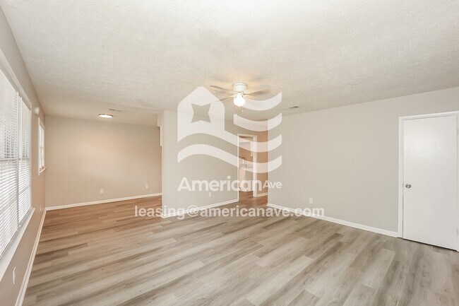 Foto del edificio - 1122 Briarwood Ave