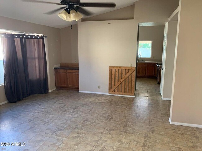 Foto del edificio - 4043 W Camino Del Rio