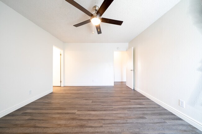 Foto del edificio - 1440 Oak Dr