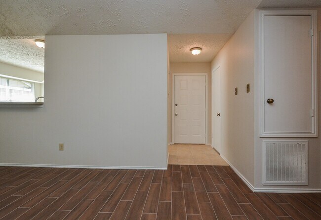 Foto del edificio - 6206 Bryant Pond Dr