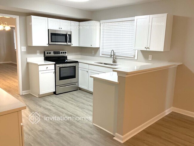 Building Photo - 3034 Woodrow Manor