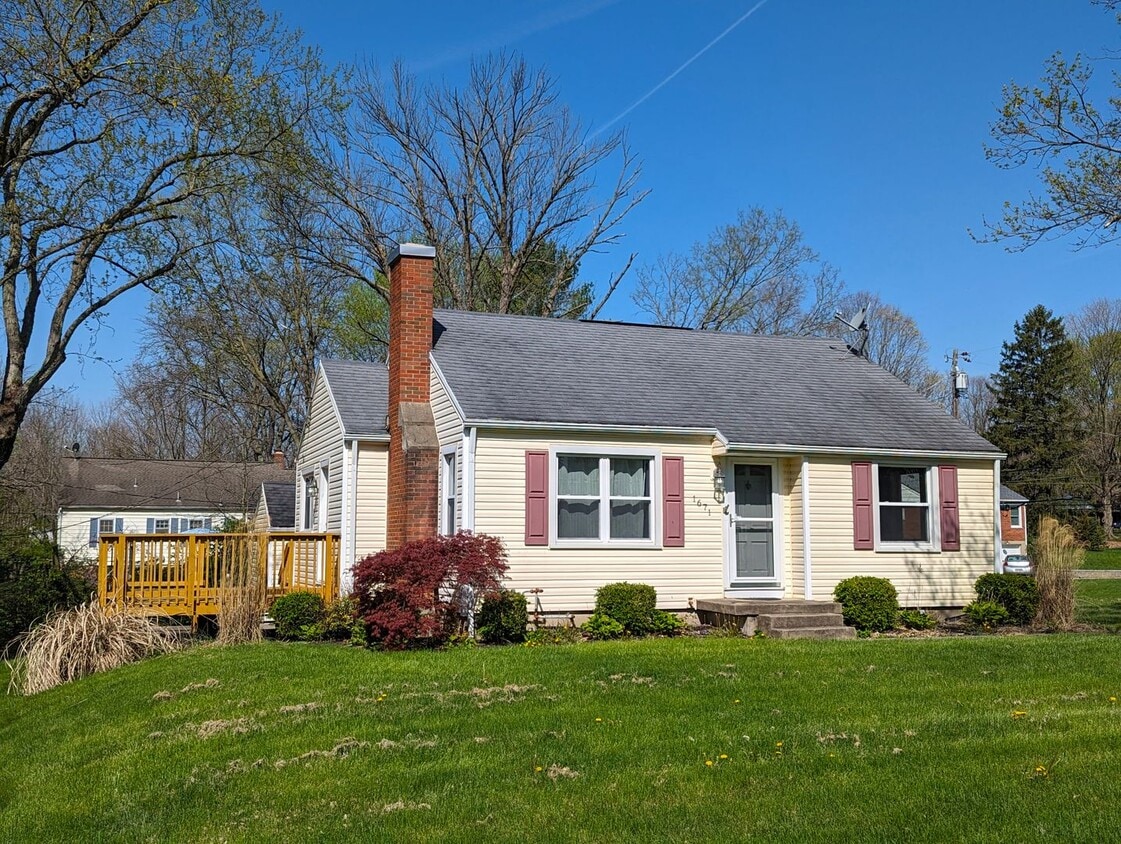 Foto principal - AVAILABLE NOW! - 2 Bedroom / 1 Bath Home in Great Beavercreek Neighborhood!