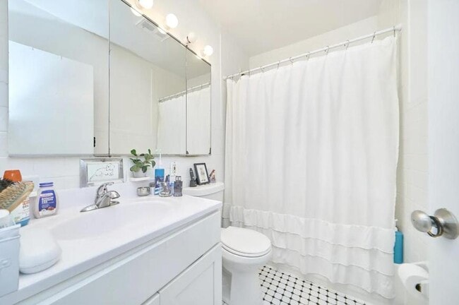 Building Photo - 2 bedroom in New York NY 10036