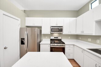 Building Photo - 8715 Meadowcroft Dr