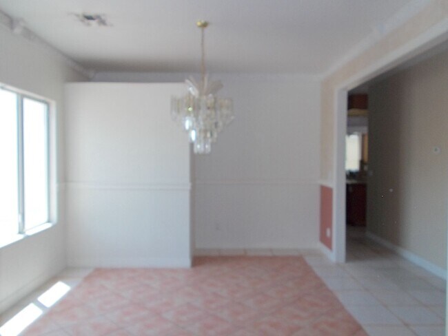 Foto del edificio - Spacious Estate on Nearly an Acre!