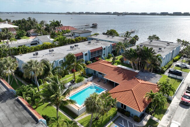 Foto del edificio - 1432 S Lakeside Dr