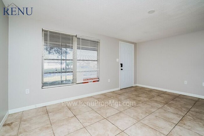 Foto del edificio - Now Available!