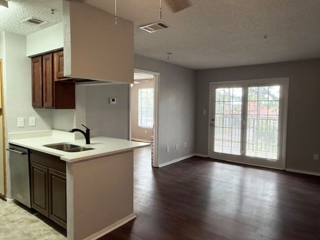 Foto del edificio - 208 Afton Square