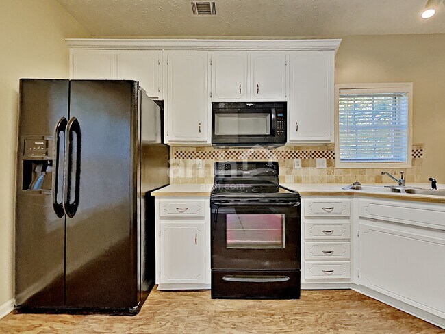 Foto del edificio - 117 Carl Barrett Dr