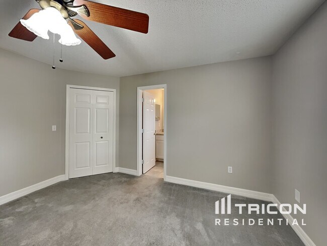 Foto del edificio - 3208 Cherry Hill Cir S