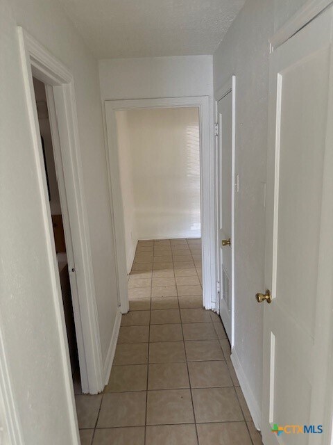 Building Photo - 902 Williamson Dr