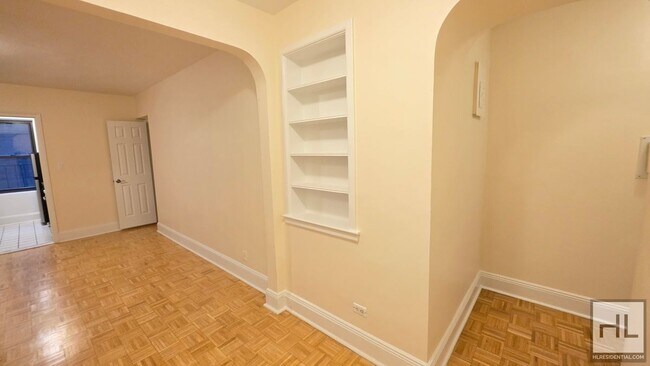 Foto del edificio - Spacious First-Floor Studio with Separate Alcove in Gramercy