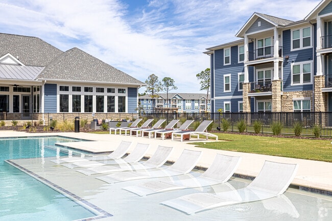 Piscina - The Mason at Fremaux Park Apartments