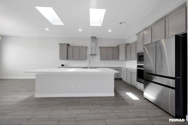 Building Photo - 3802 Nightingale Ave
