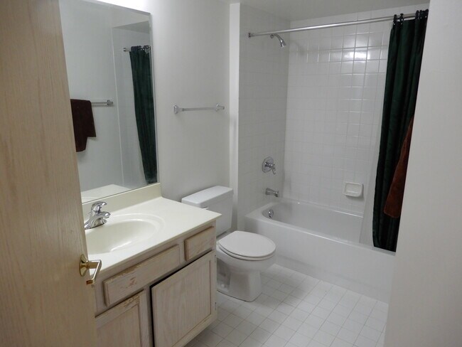 Bath 2 - 6430 W Berteau Ave