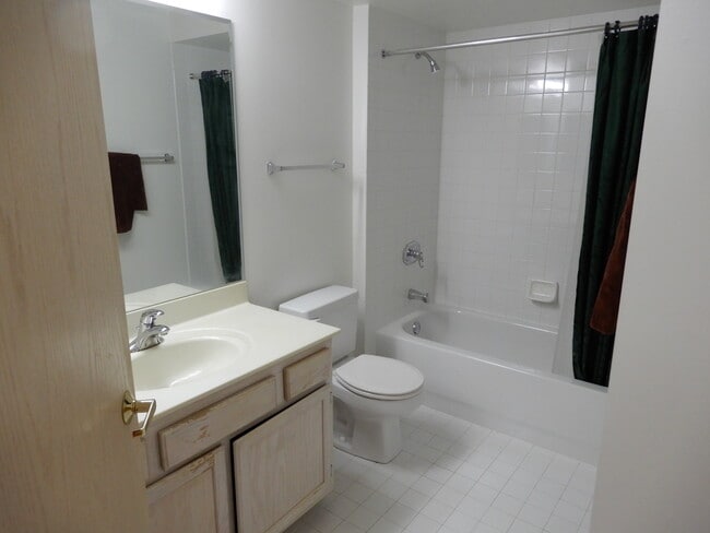 Bath 2 - 6430 W Berteau Ave