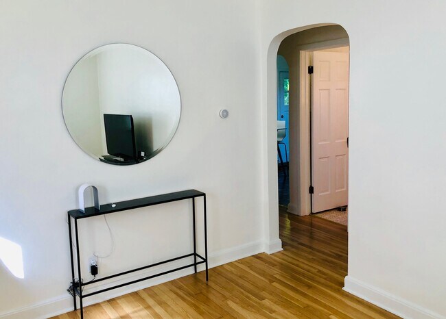 Foto del edificio - 1822 Vahlen St