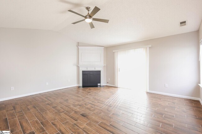 Building Photo - 212 Clay Thorn Ct