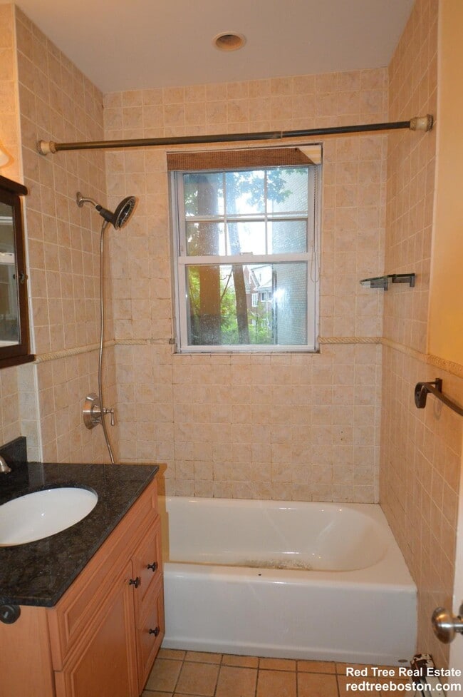 Building Photo - 1742 Commonwealth Avenue