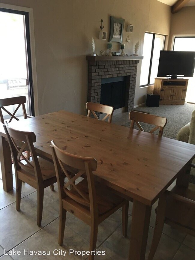 Building Photo - 3 br, 3 bath House - 1401 McCulloch Blvd #16