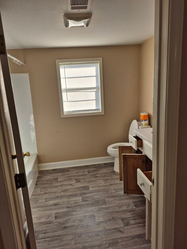 Baño - 505 Carlton Ave