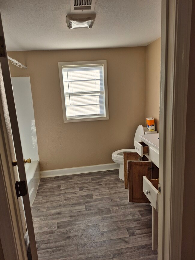 Bath - 505 Carlton Ave