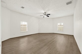 Building Photo - 10535 Emnora Ln