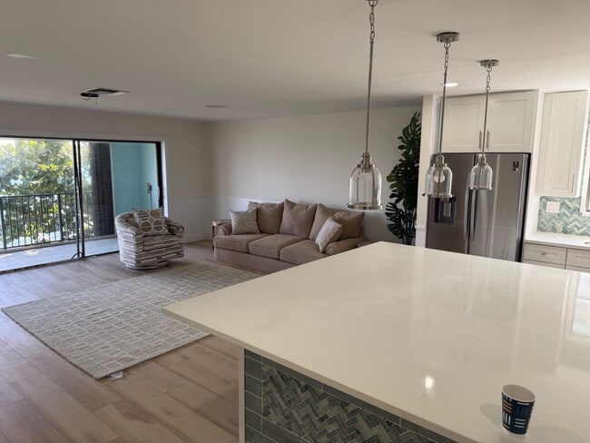 Building Photo - 360 Wilma Cir