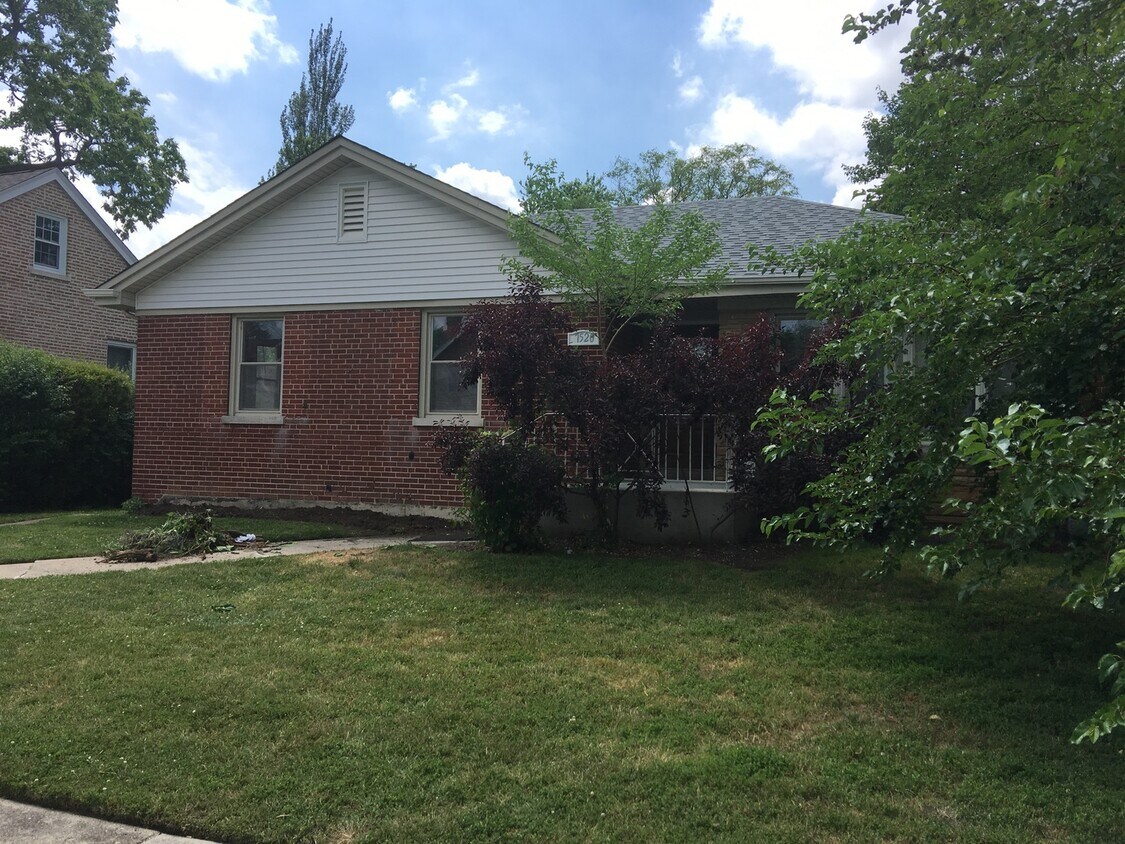 7520 N Kildare Ave, Skokie, IL 60076 House Rental in Skokie, IL