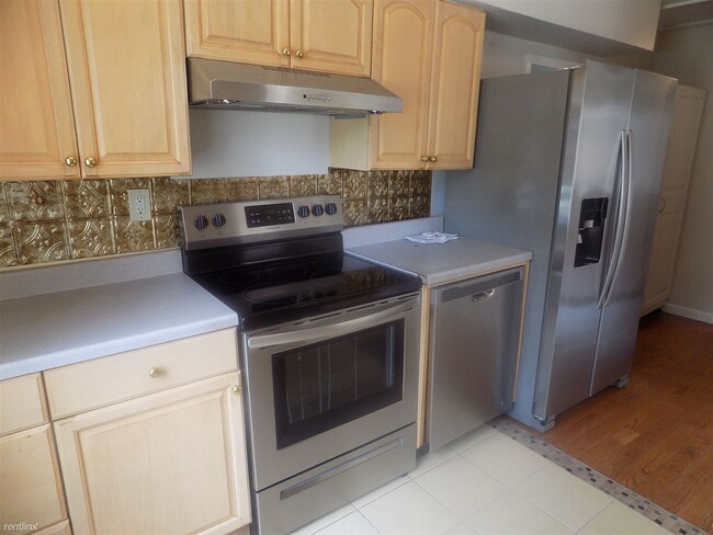 Building Photo - 3 br, 1.5 bath House - 2429 Chesley Dr