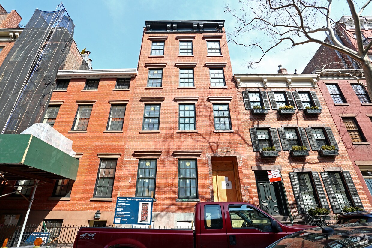 Foto del edificio - 37 W 10th St