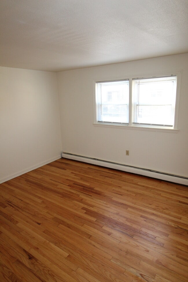 Building Photo - 24 Deerfield Ct