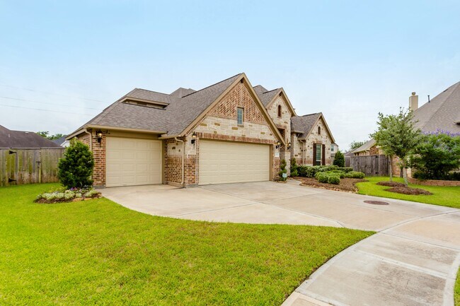 Building Photo - 6122 Garden Lakes Ln