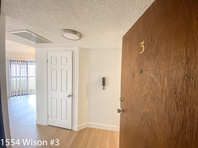 Building Photo - 1554 E Wilson Ave