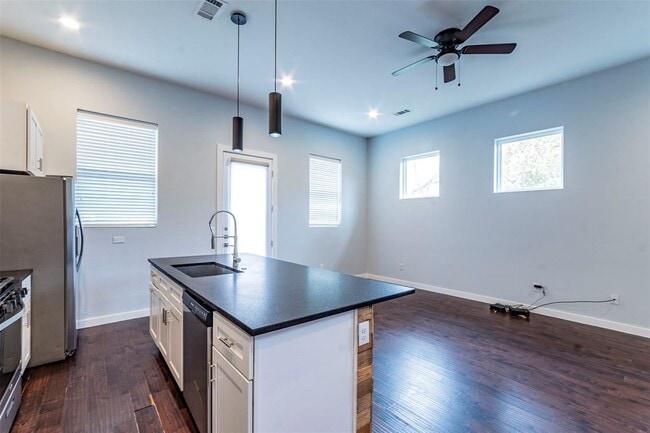 Building Photo - 6405 Chesterfield Ave