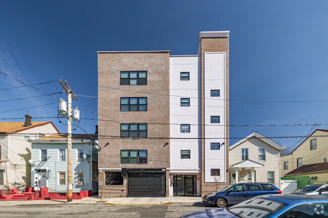 Building Photo - 135 Beech St